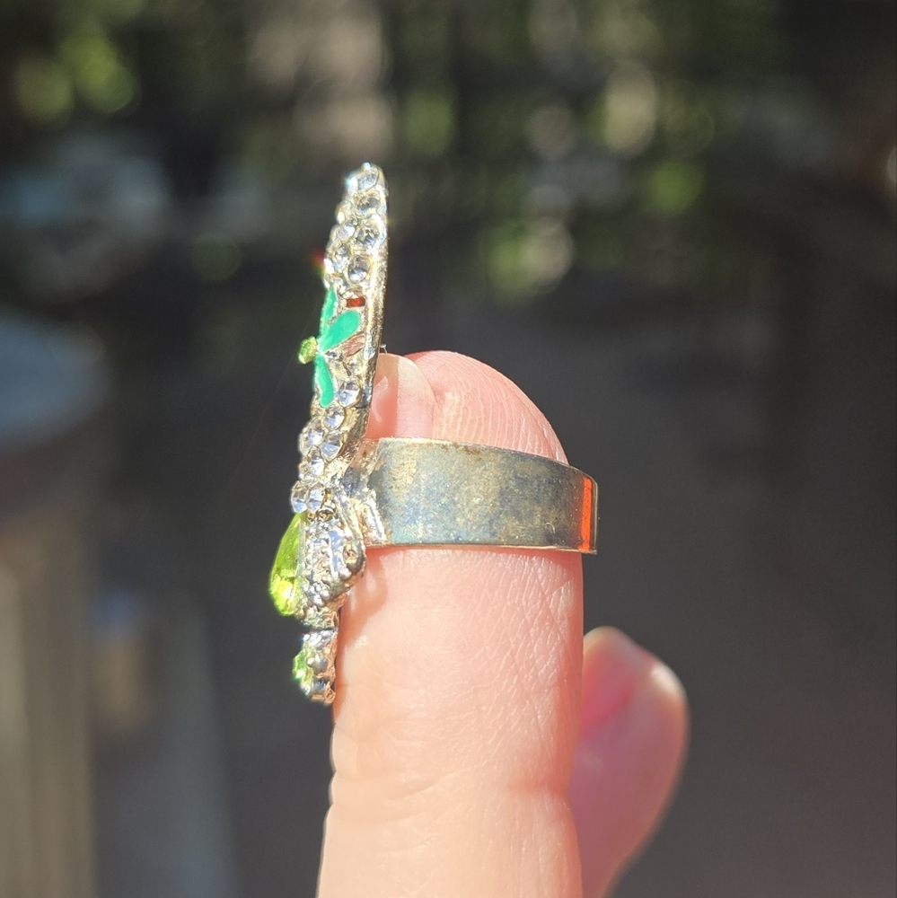 Elegant Green & Silver Floral Crown Crystal Nail Ring - Picture 6 of 8